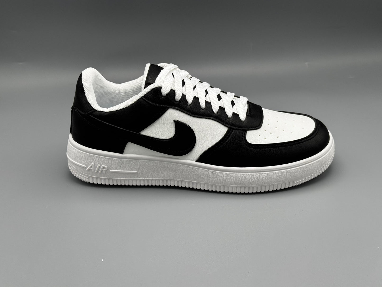 Trending chunks (sneakers) panda