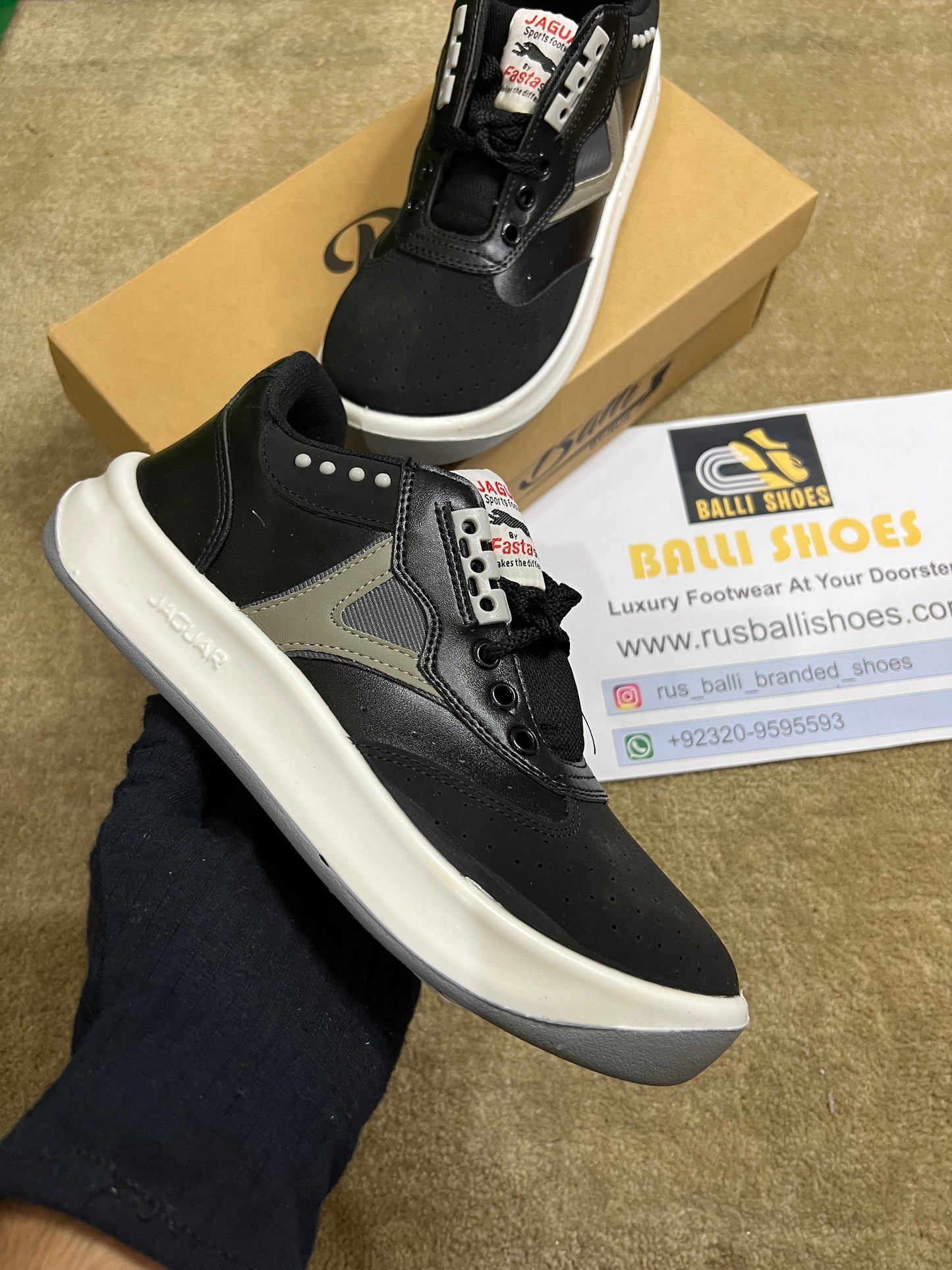 Leather joggers (Sports)