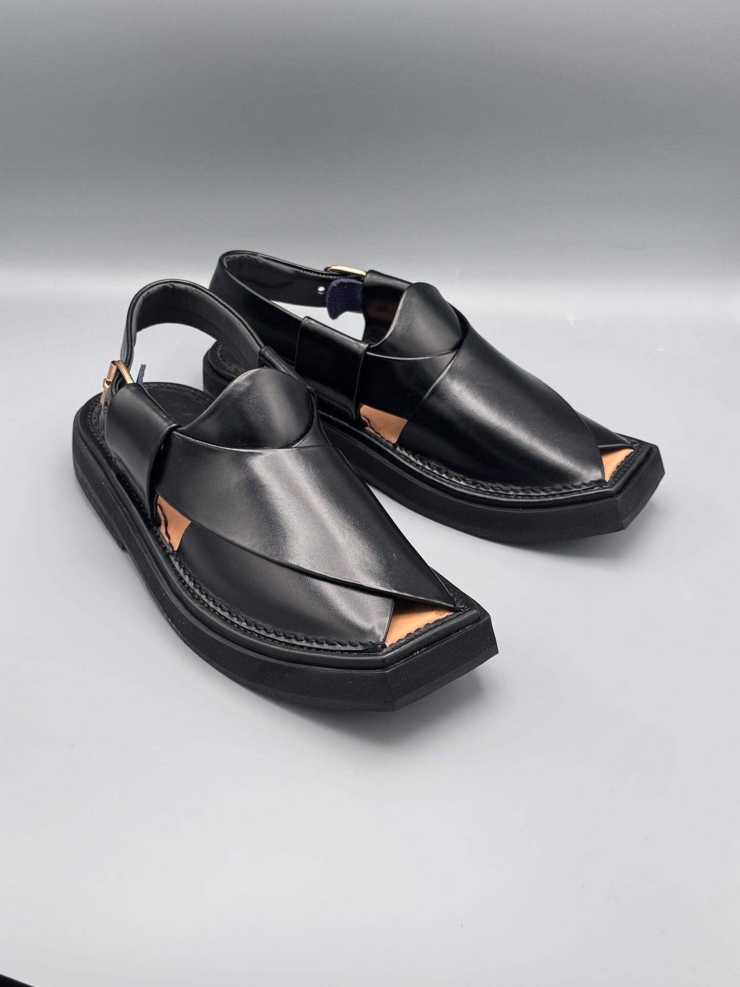 Kaptaan chappal (Raees series)