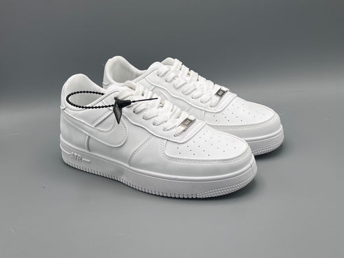 Triple White Sneakers (ES)